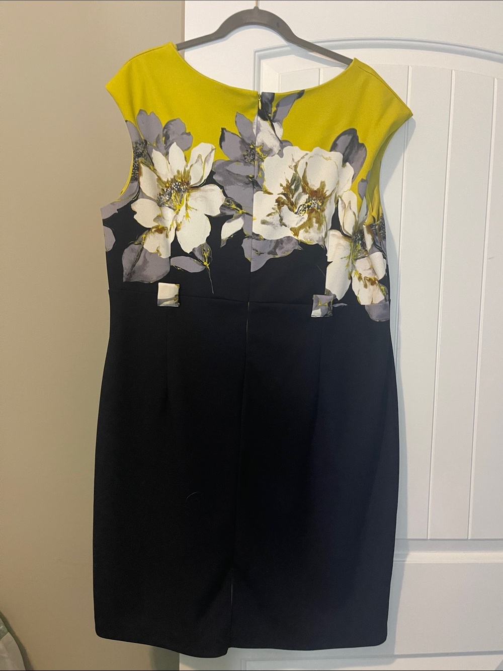 Yellow Floral Cap-Sleeve Midi Dress with Black Skirt - Picture 3 of 4